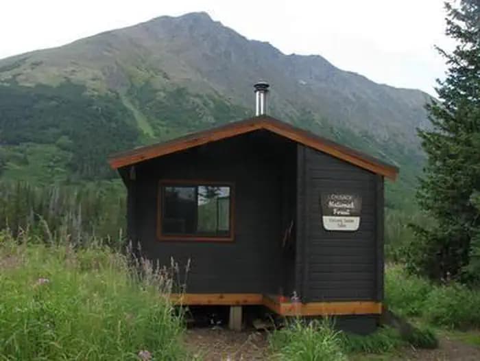 CRESCENT SADDLE CABIN