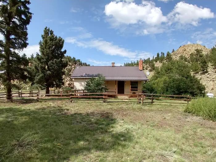 UPPER CROSSING GUARD STATION